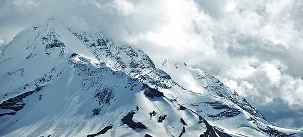 Los peligros de la montaña: consejos para evitar las avalanchas y actuar ante las grietas