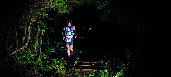 Decálogo para correr por la noche en montaña y consejos para elegir tu frontal de trail running